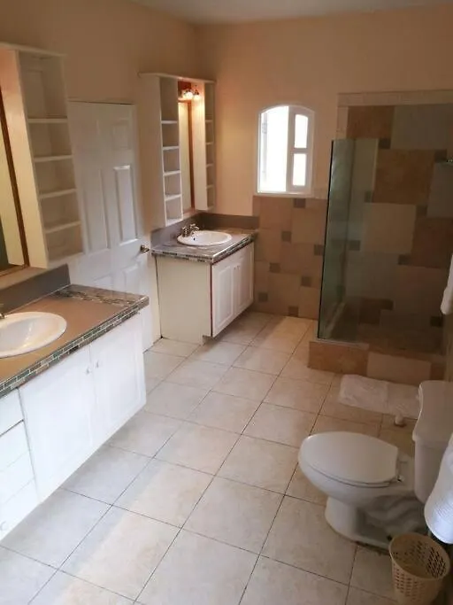 A Lovely Jamaican Get-Away Kingston Apartamento